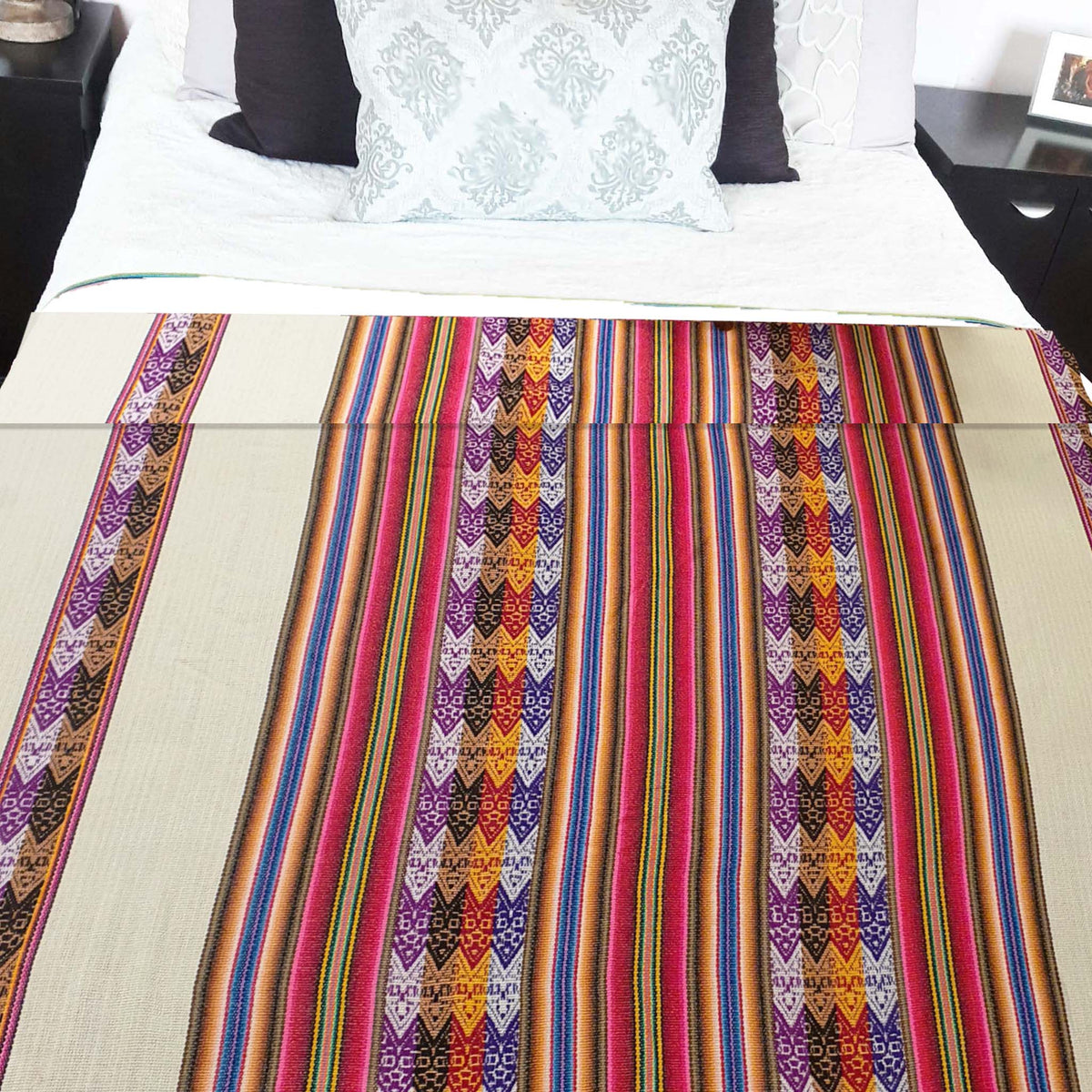 Andean blanket, ivory over bed, manta, Peruana, blanca, Cuzco