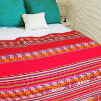 Andean blanket, red over bed, manta, Peruana, roja, Cuzco