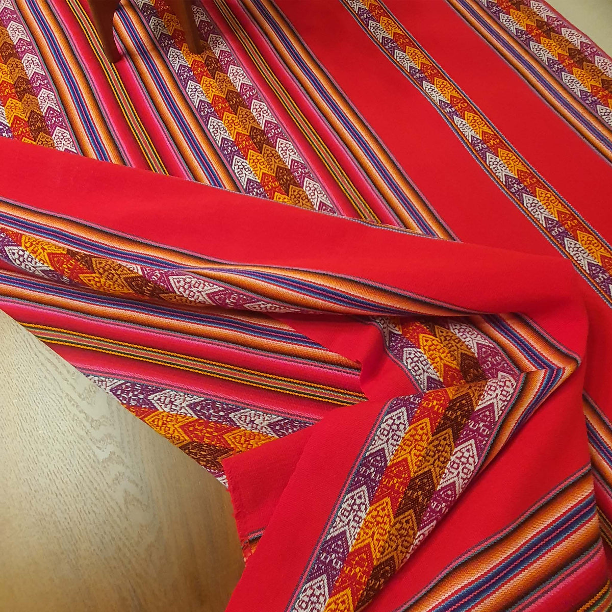 table runner, camino de mesa, hot pink, rosa peruano, Andean, South America, Cusco, Cuzco, Peruvian table runner, tablecloths, rubi red